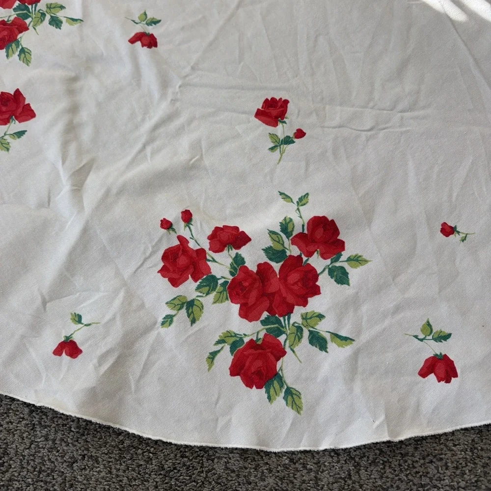 Vtg MCM Round White Tablecloth With Red Roses 64